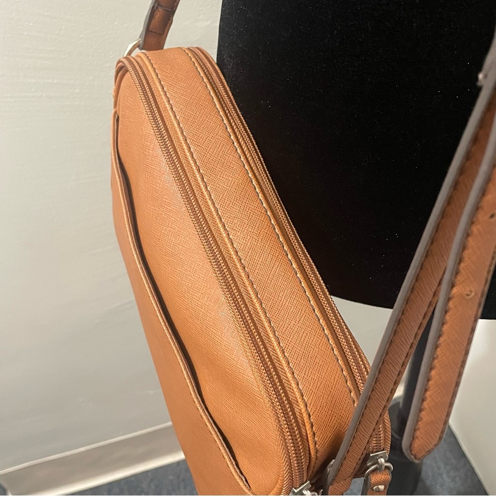 LIZ CLAIBORNE Crossbody Purse Bag in Brown - Picture 4 of 7